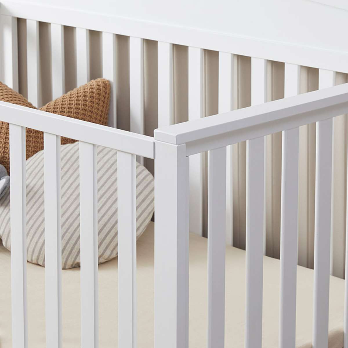 Cot Posts Harbor Classic Cot - Elegant & Durable | Mocka