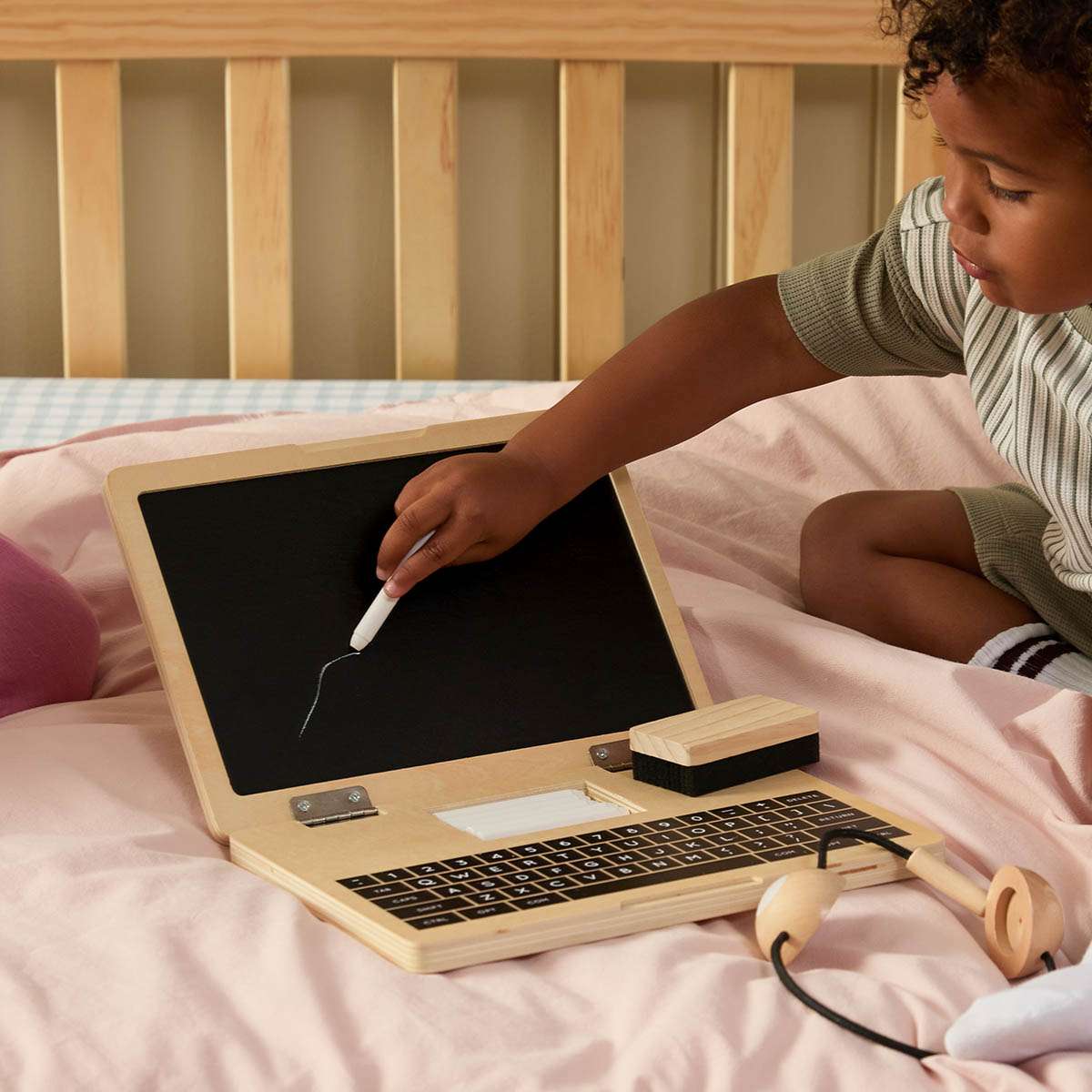 Play Laptop with Blackboard