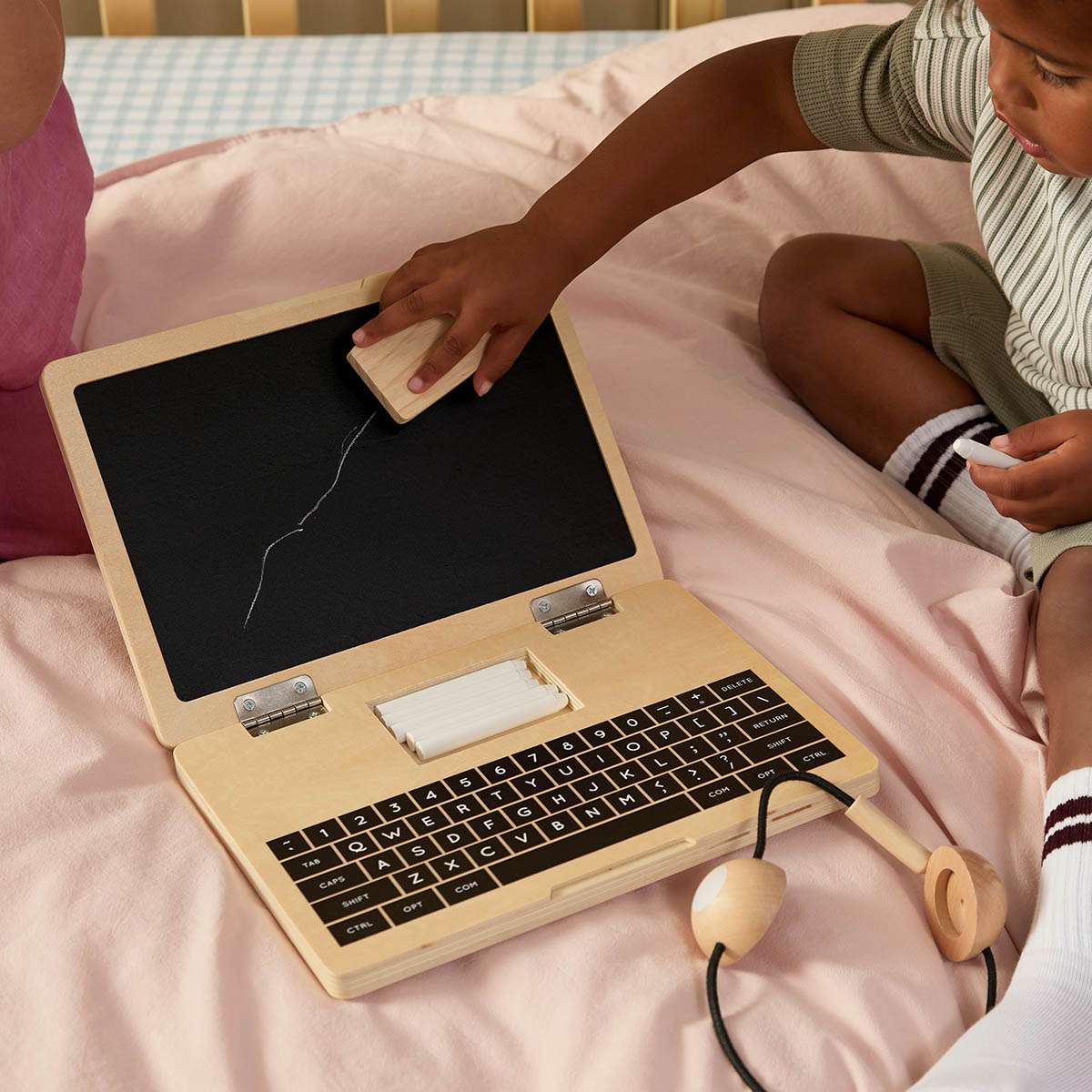 Play Laptop with Blackboard