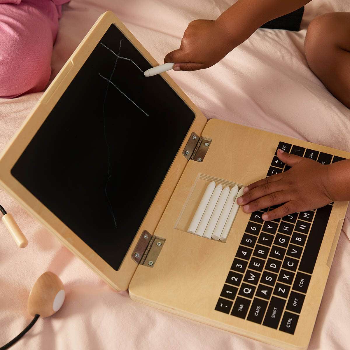 Play Laptop with Blackboard
