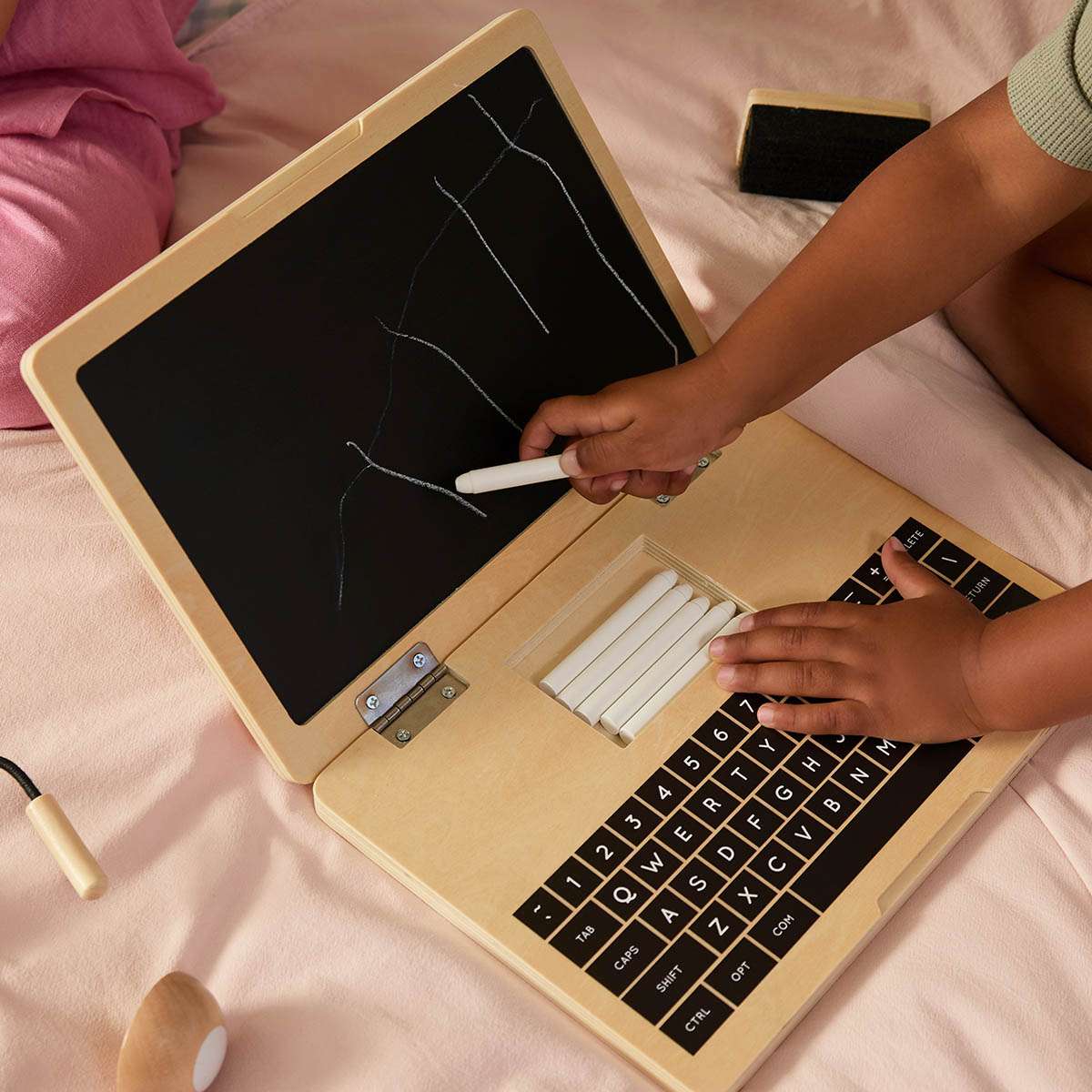 Play Laptop with Blackboard
