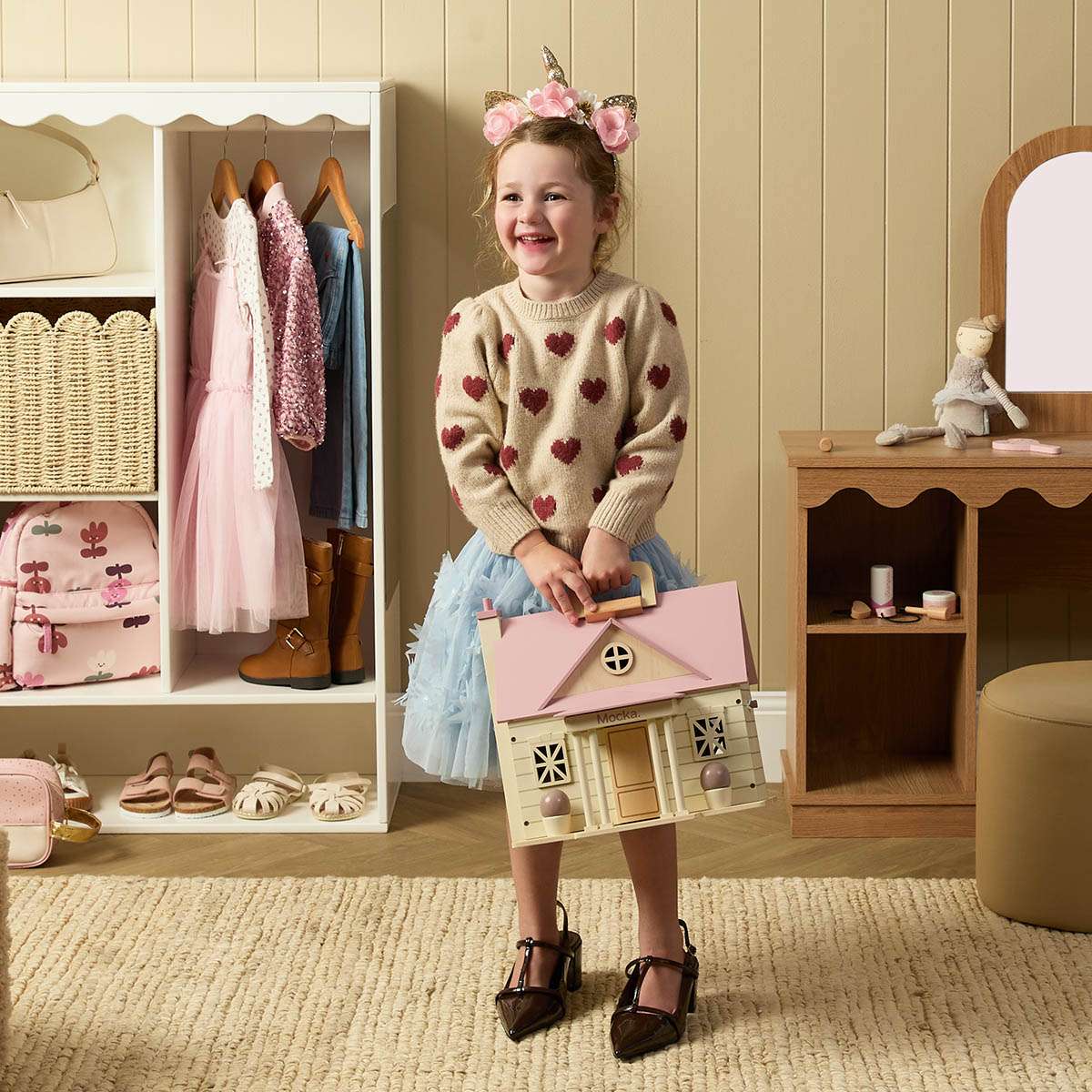 Carry Me Mini Dollhouse 14 Piece Set