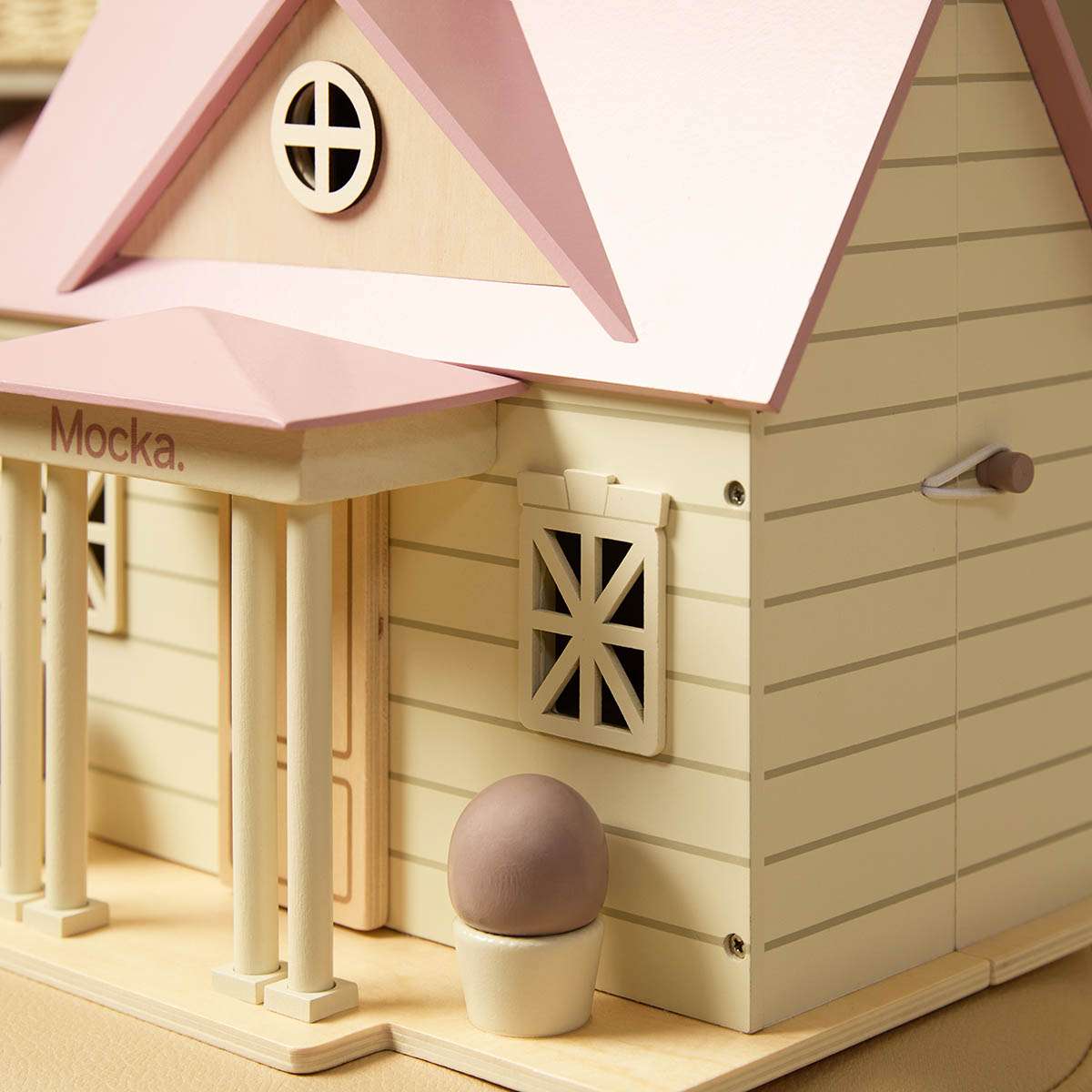 Carry Me Mini Dollhouse 14 Piece Set
