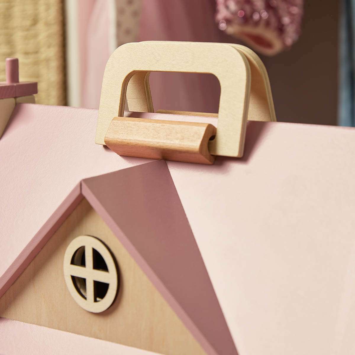Carry Me Mini Dollhouse 14 Piece Set