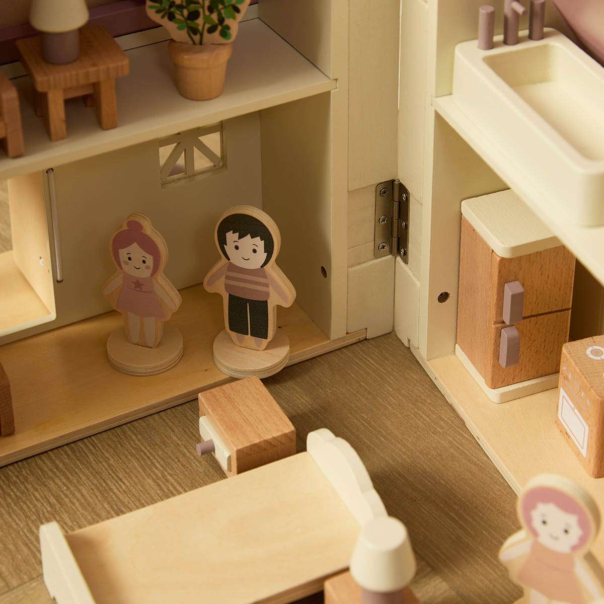 Carry Me Mini Dollhouse 14 Piece Set