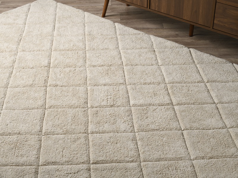 Floor rug with diamond pattern
