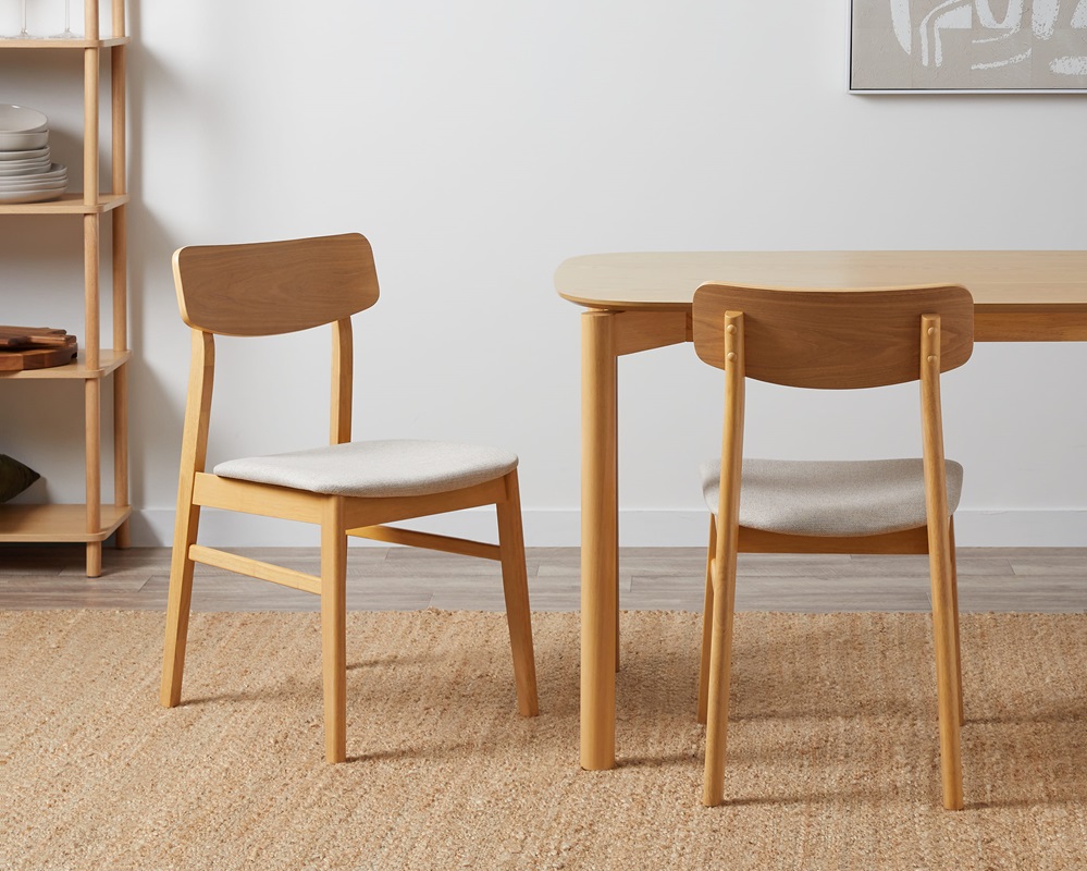 minimal scandi dinig chairs